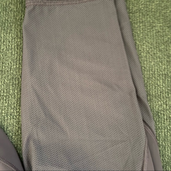 Lululemon grape thistle mesh leggings 23” inseam size 6 - Picture 3 of 5
